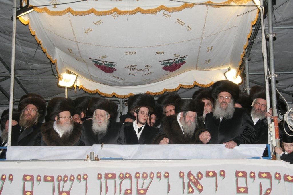 80 שנות תורה וחסידות • תמונות מחיי האדמו"ר מנדבורנה