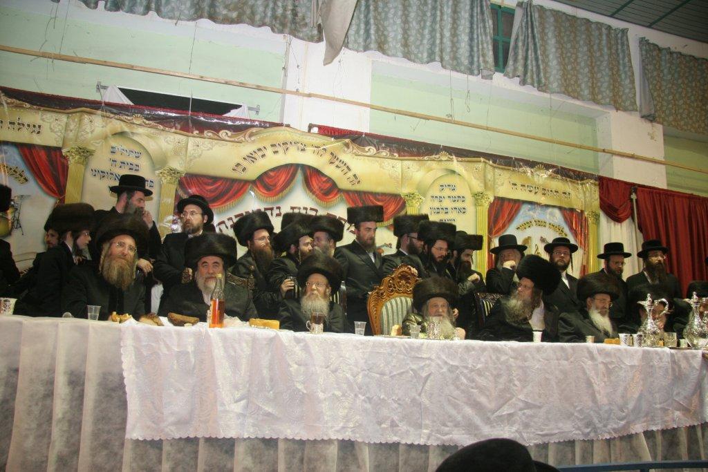 80 שנות תורה וחסידות • תמונות מחיי האדמו"ר מנדבורנה