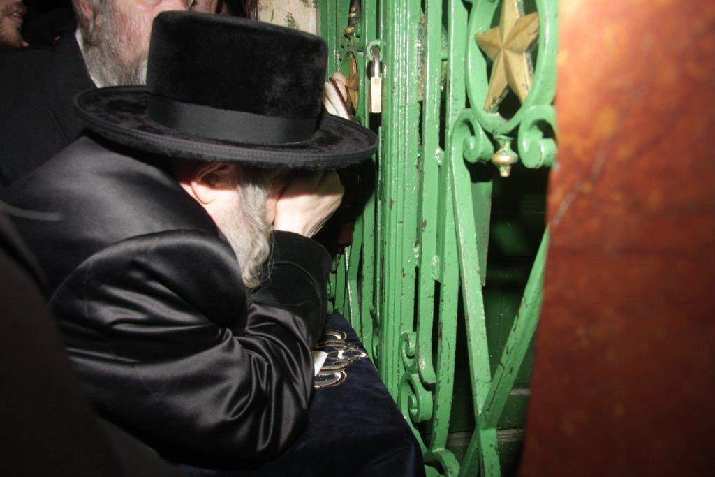 80 שנות תורה וחסידות • תמונות מחיי האדמו"ר מנדבורנה