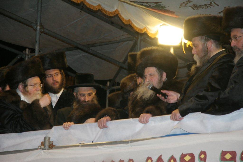 80 שנות תורה וחסידות • תמונות מחיי האדמו"ר מנדבורנה