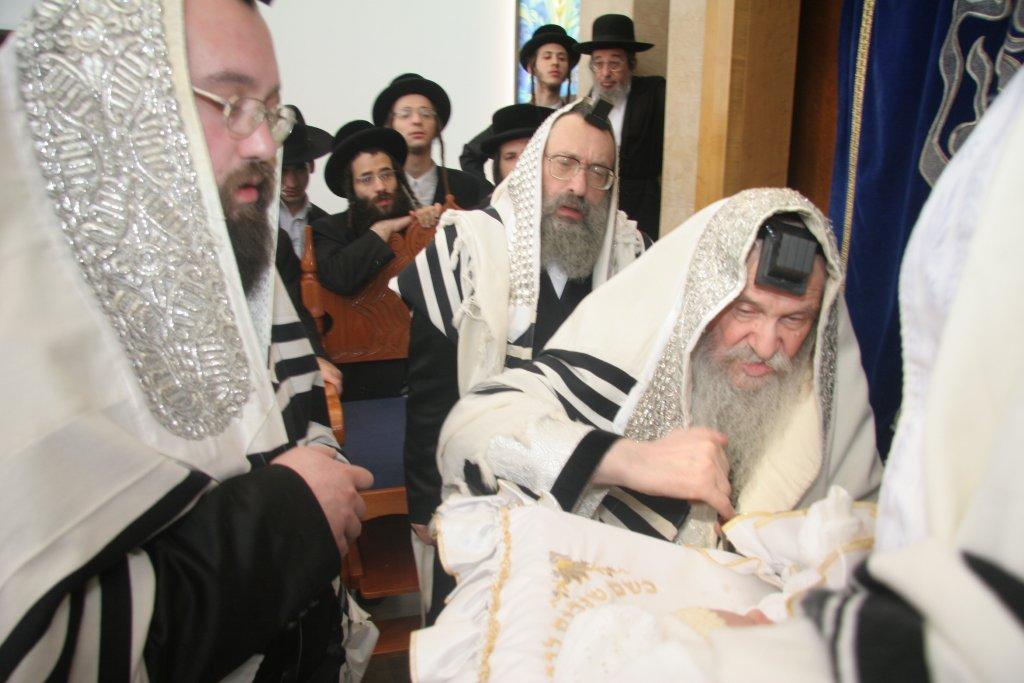 80 שנות תורה וחסידות • תמונות מחיי האדמו"ר מנדבורנה