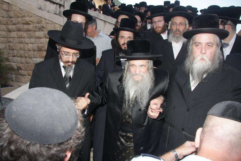 80 שנות תורה וחסידות • תמונות מחיי האדמו"ר מנדבורנה