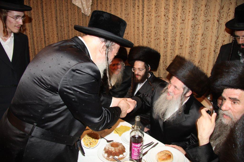 80 שנות תורה וחסידות • תמונות מחיי האדמו"ר מנדבורנה