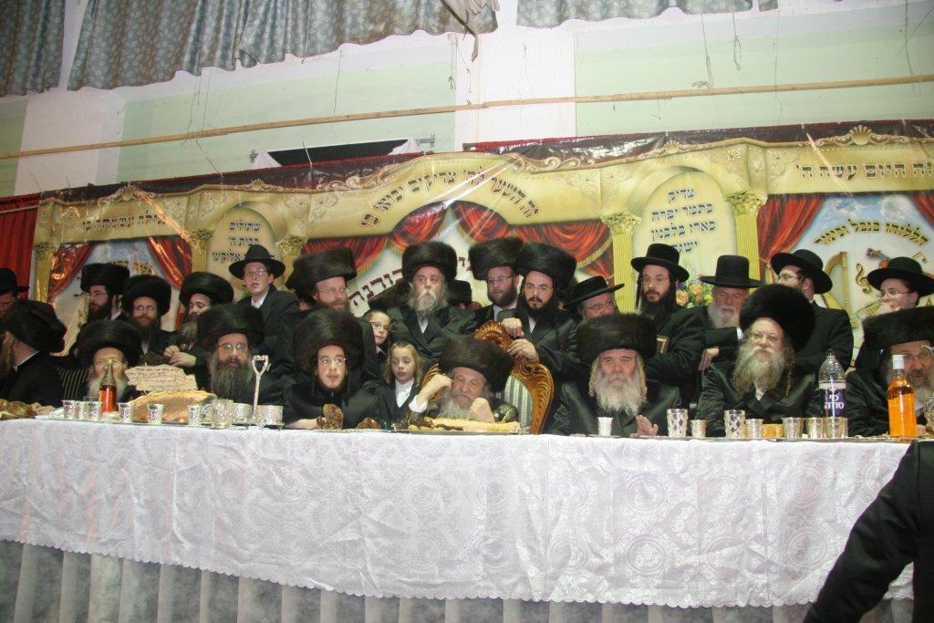 80 שנות תורה וחסידות • תמונות מחיי האדמו"ר מנדבורנה