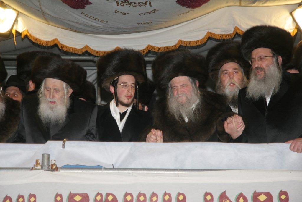 80 שנות תורה וחסידות • תמונות מחיי האדמו"ר מנדבורנה