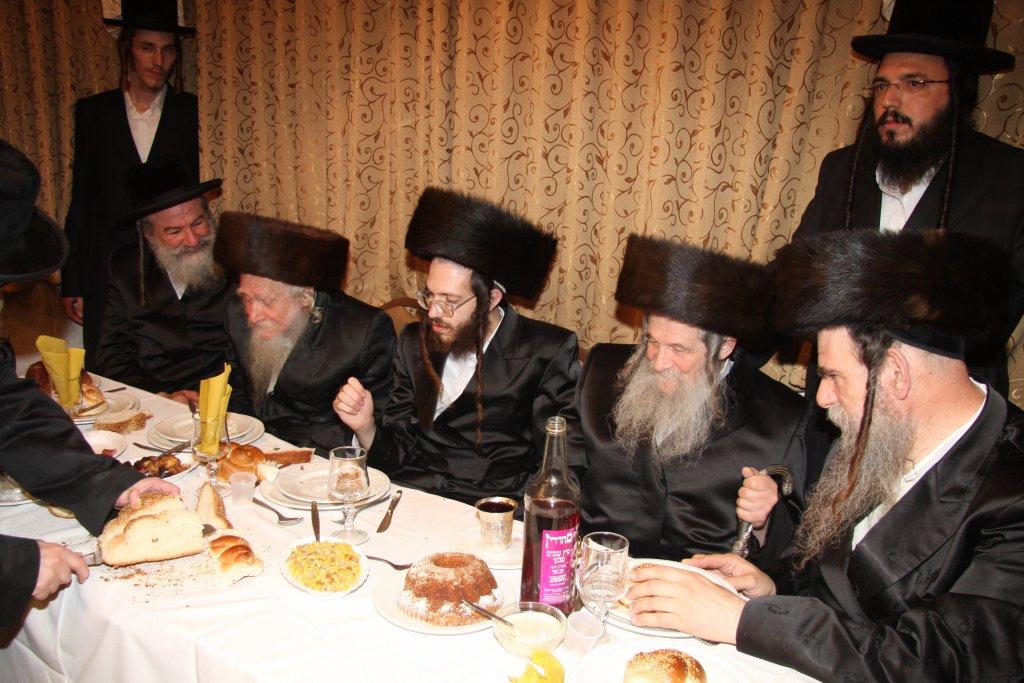 80 שנות תורה וחסידות • תמונות מחיי האדמו"ר מנדבורנה