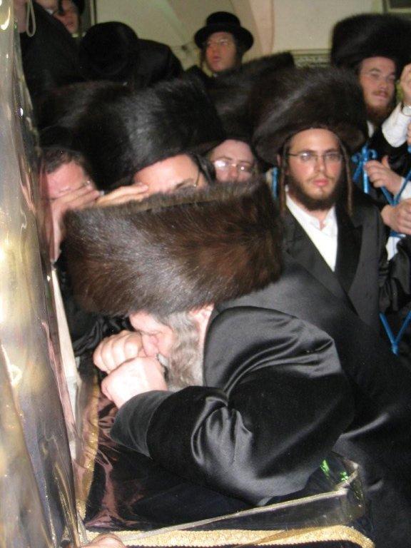 80 שנות תורה וחסידות • תמונות מחיי האדמו"ר מנדבורנה