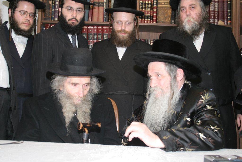 80 שנות תורה וחסידות • תמונות מחיי האדמו"ר מנדבורנה