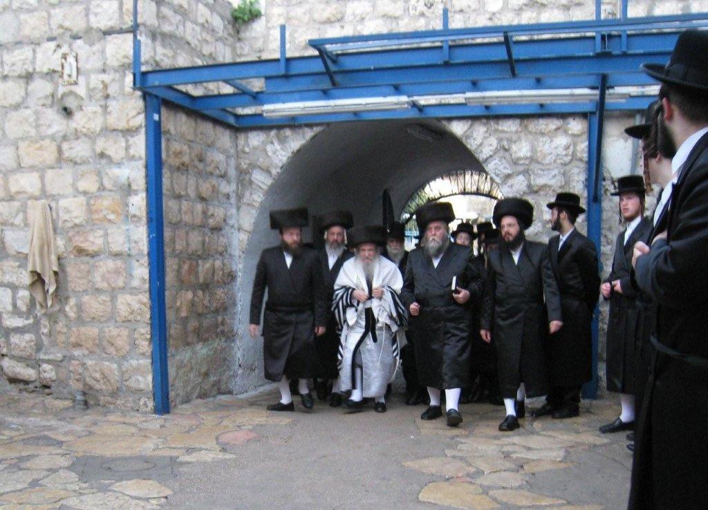 80 שנות תורה וחסידות • תמונות מחיי האדמו"ר מנדבורנה