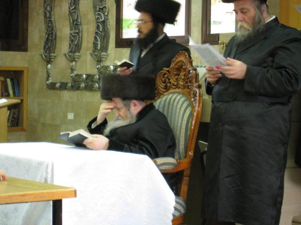 80 שנות תורה וחסידות • תמונות מחיי האדמו"ר מנדבורנה