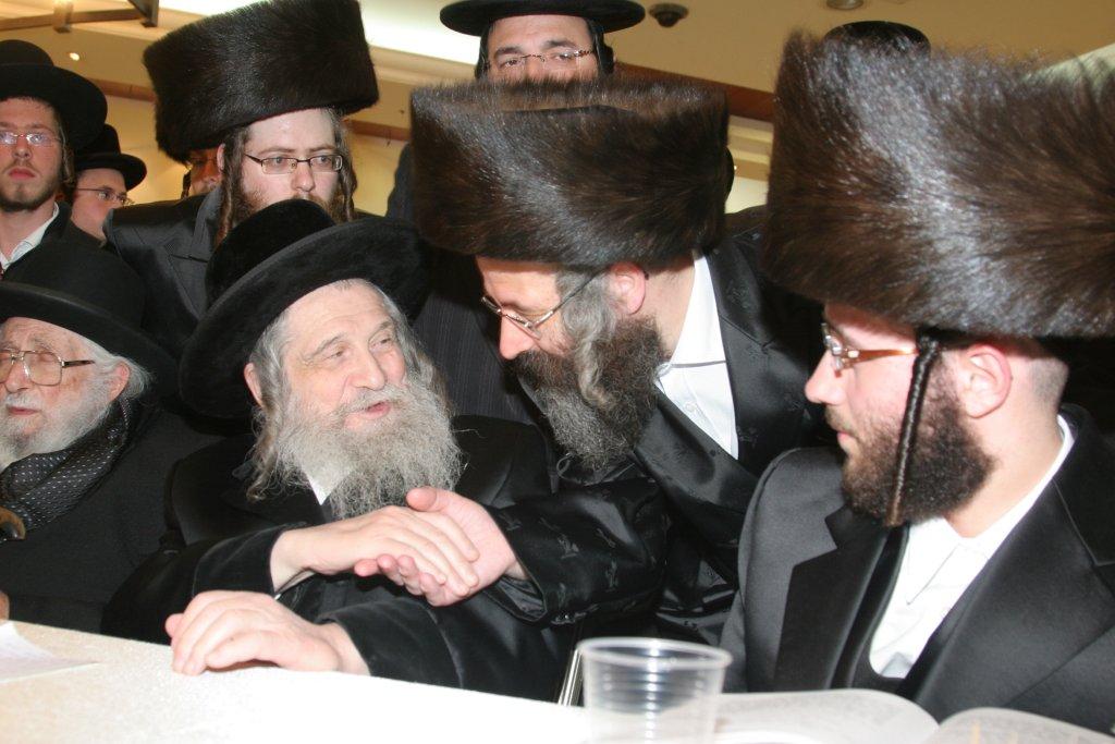 80 שנות תורה וחסידות • תמונות מחיי האדמו"ר מנדבורנה