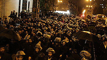 השמים בכו: אלפים בהלווית כ"ק אדמו"ר מנדבורנה זצ"ל