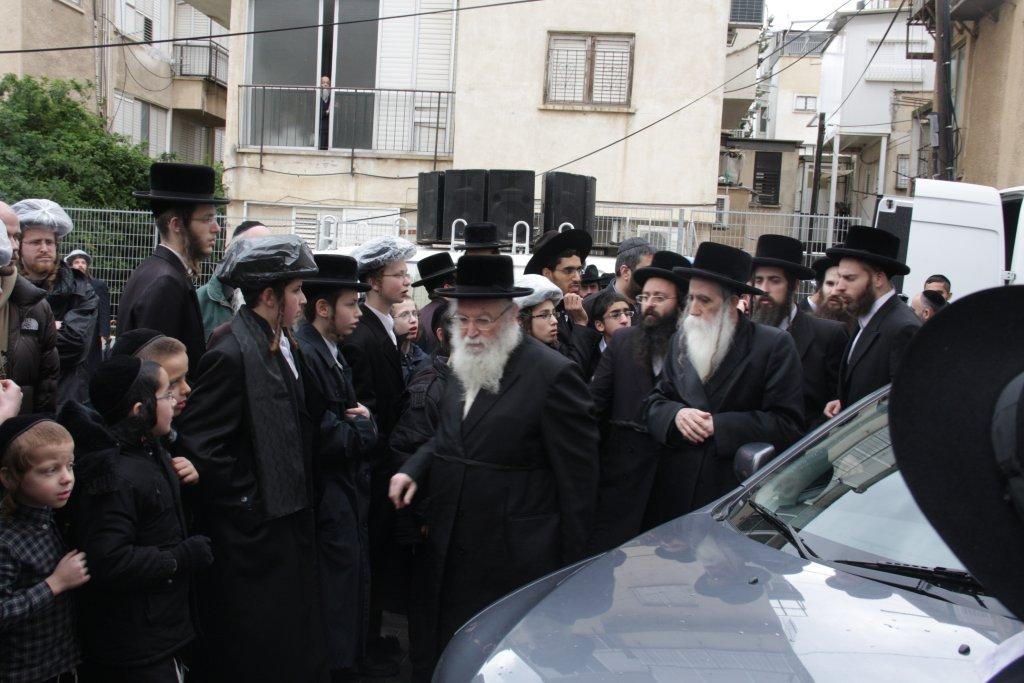 השמים בכו: אלפים בהלווית כ"ק אדמו"ר מנדבורנה זצ"ל