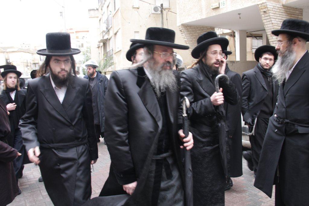 השמים בכו: אלפים בהלווית כ"ק אדמו"ר מנדבורנה זצ"ל