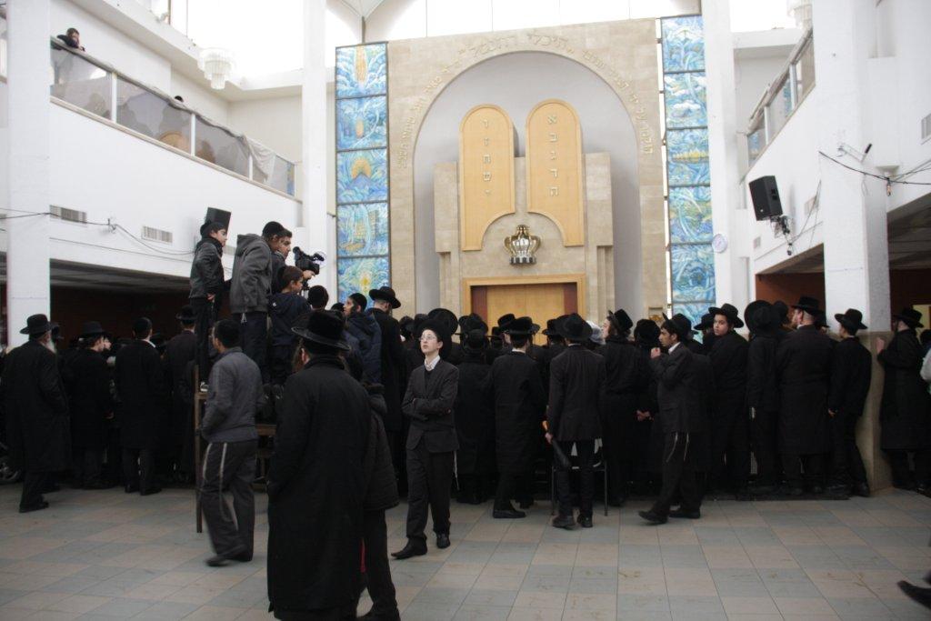 השמים בכו: אלפים בהלווית כ"ק אדמו"ר מנדבורנה זצ"ל