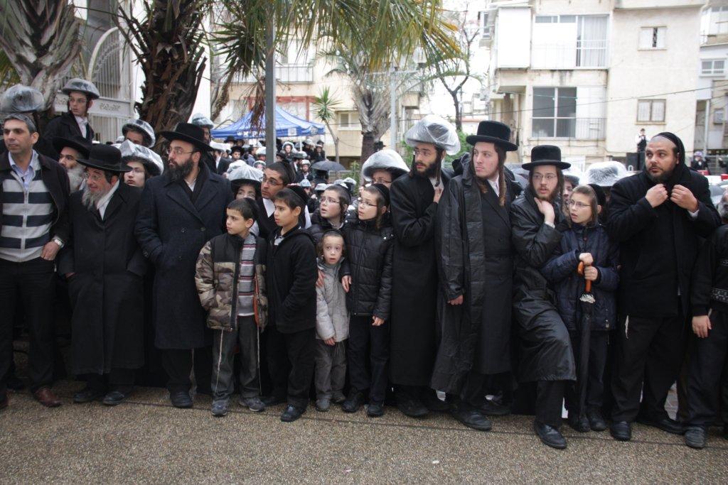 השמים בכו: אלפים בהלווית כ"ק אדמו"ר מנדבורנה זצ"ל