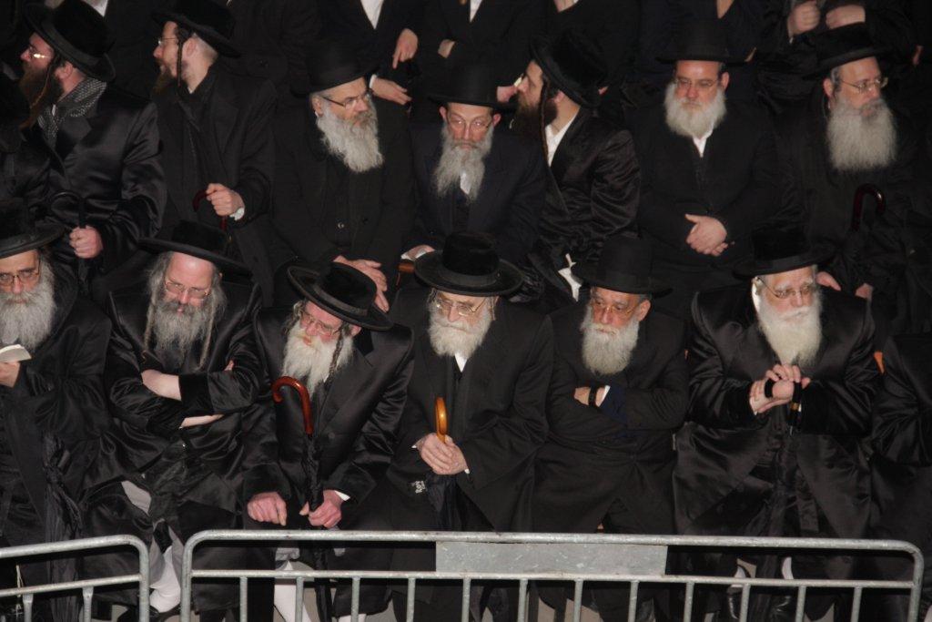 השמים בכו: אלפים בהלווית כ"ק אדמו"ר מנדבורנה זצ"ל