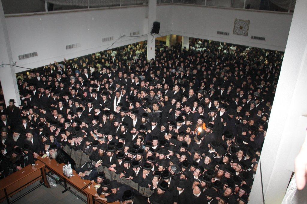 השמים בכו: אלפים בהלווית כ"ק אדמו"ר מנדבורנה זצ"ל
