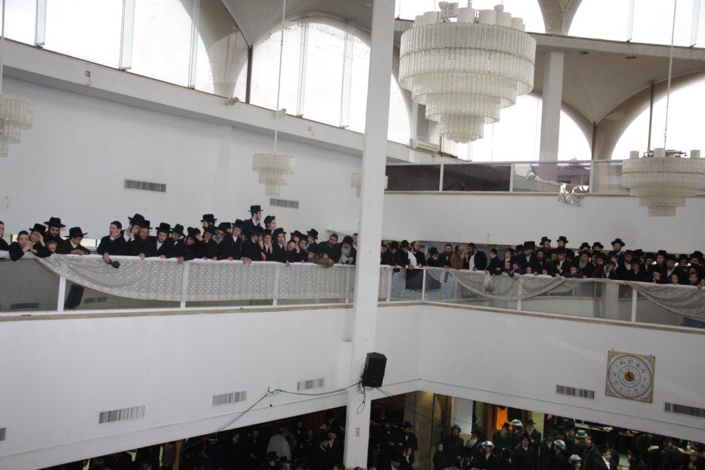 השמים בכו: אלפים בהלווית כ"ק אדמו"ר מנדבורנה זצ"ל