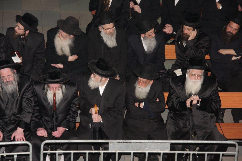 השמים בכו: אלפים בהלווית כ"ק אדמו"ר מנדבורנה זצ"ל