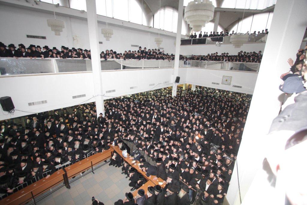 השמים בכו: אלפים בהלווית כ"ק אדמו"ר מנדבורנה זצ"ל