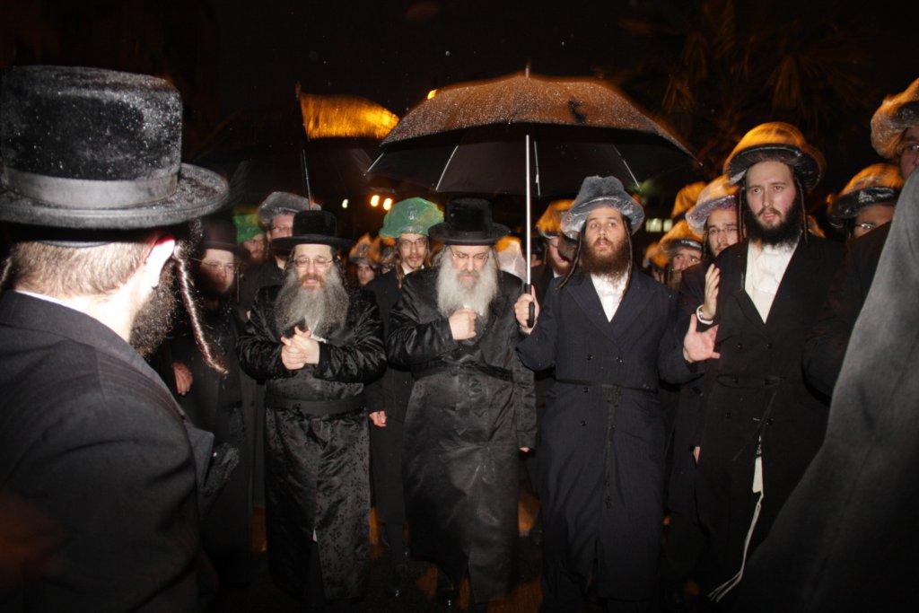 השמים בכו: אלפים בהלווית כ"ק אדמו"ר מנדבורנה זצ"ל