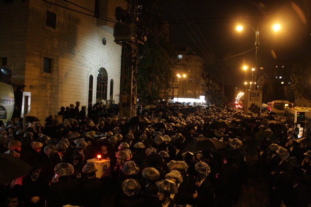 השמים בכו: אלפים בהלווית כ"ק אדמו"ר מנדבורנה זצ"ל