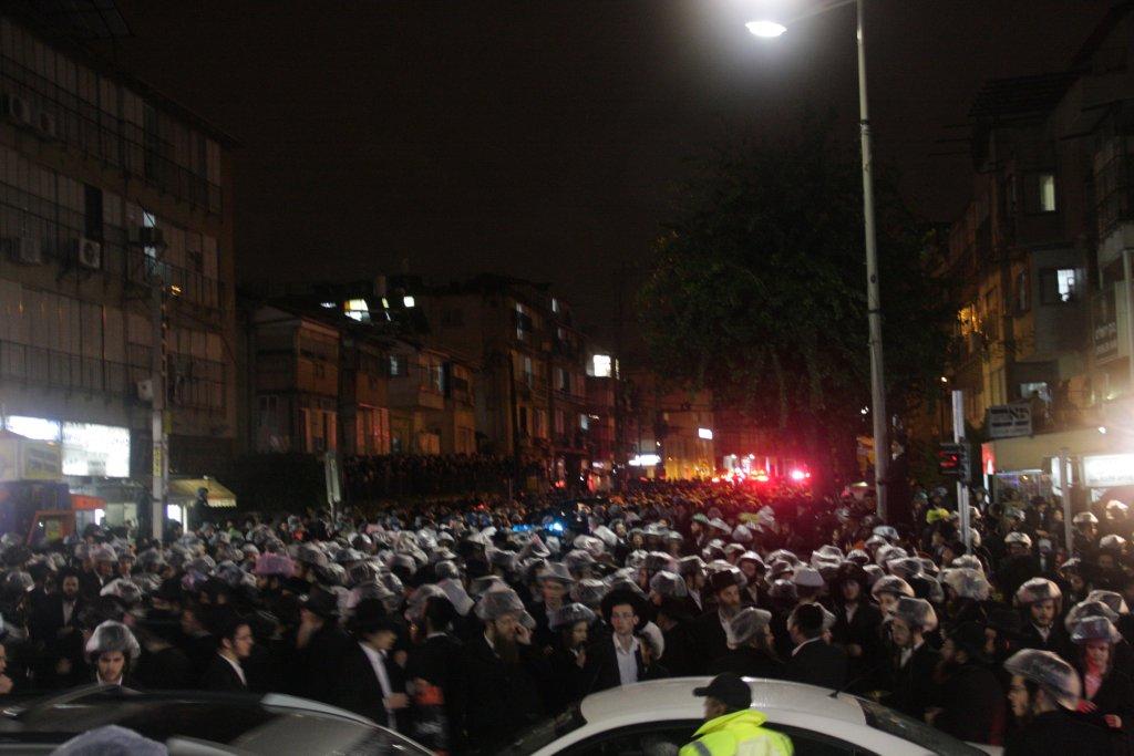 השמים בכו: אלפים בהלווית כ"ק אדמו"ר מנדבורנה זצ"ל