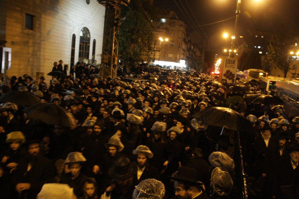 השמים בכו: אלפים בהלווית כ"ק אדמו"ר מנדבורנה זצ"ל