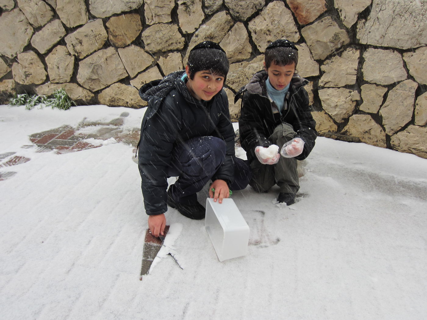 ירושלים מכוסה שלג, הלימודים בעיר הושבתו ● גלריה לבנה
