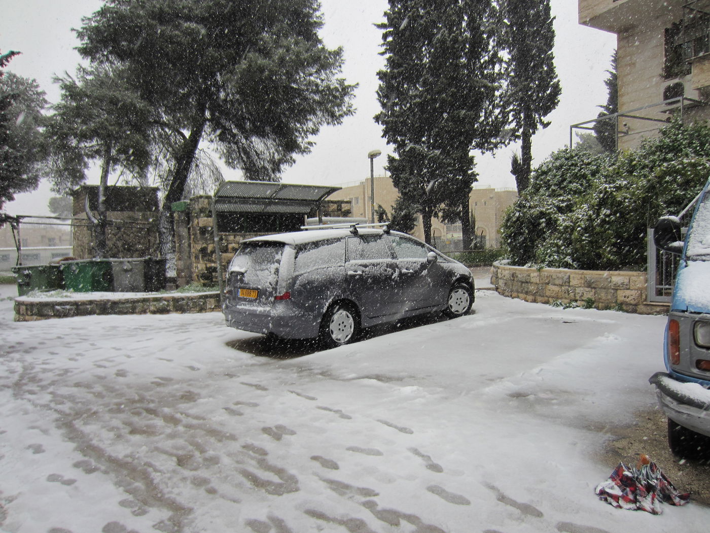 ירושלים מכוסה שלג, הלימודים בעיר הושבתו ● גלריה לבנה