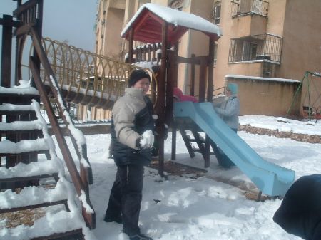 נכון זה רק שלג, אבל לא כדאי לכם לקבל אותו בפרצוף. הבוקר בצפת. צילום: מני אוראל