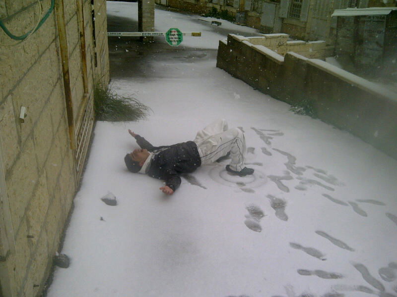 השלג גם גורם לתופעות הדורשות הסבר. צילום: גולש כיכר