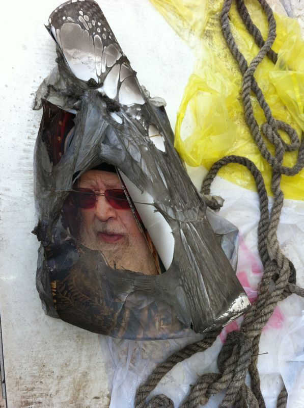 תמונת הרב עובדיה שרדה את השריפה: "כולנו התרגשנו"