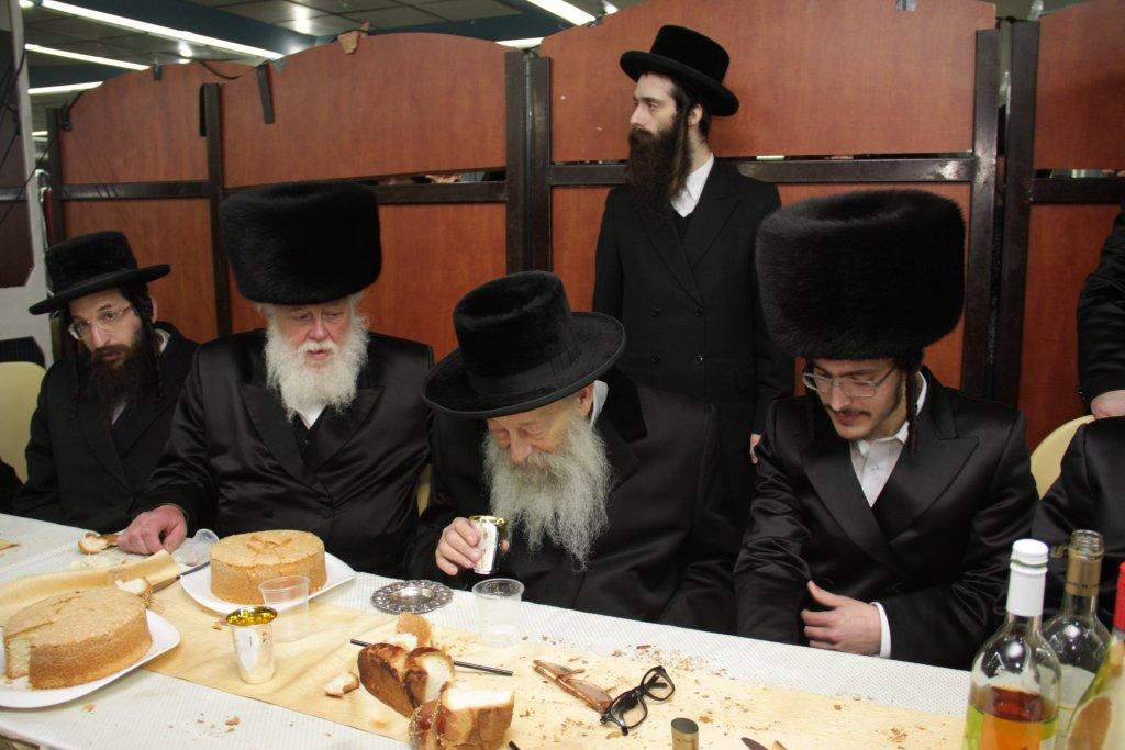 אחדות: העסקונה החרדית בחתונת בתו של חנוך זייברט