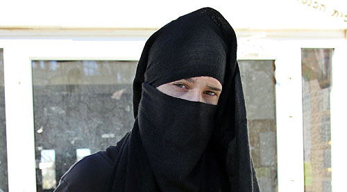 תחפושת פופולרית בבירה: נשות השאלים