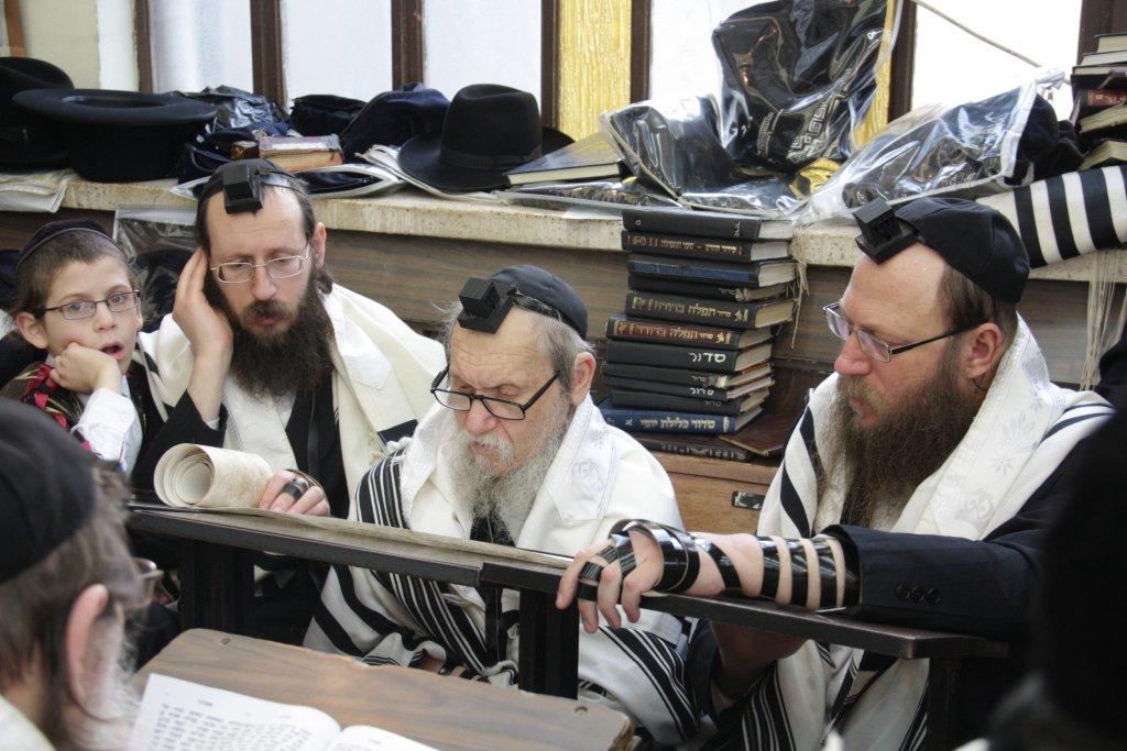 לאחר קריאת המגילה: ברית לנין גדולי ישראל