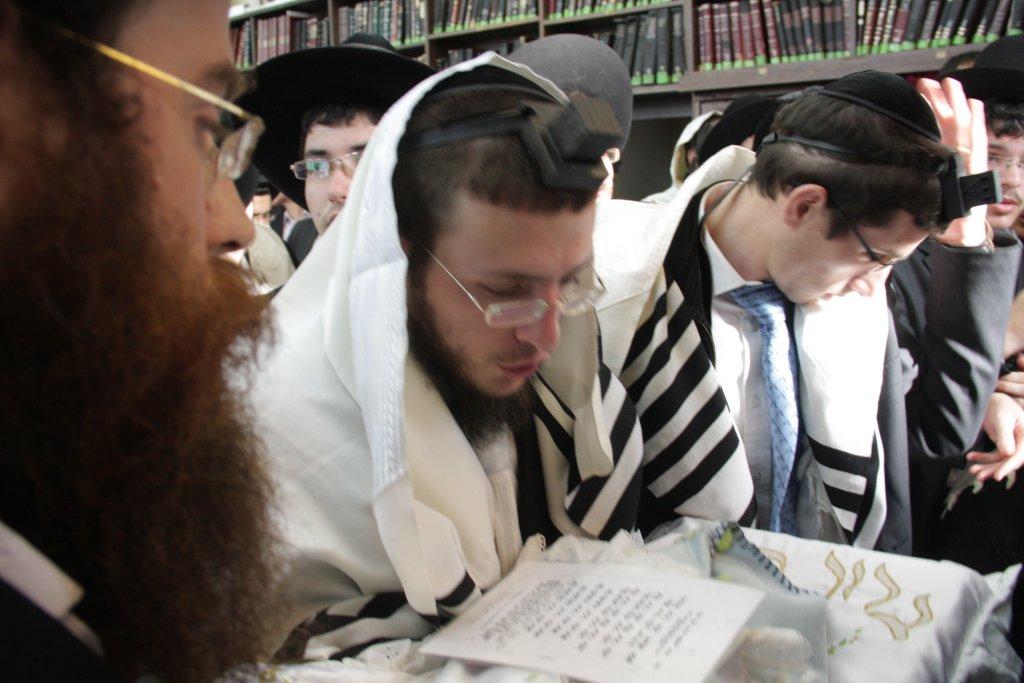 לאחר קריאת המגילה: ברית לנין גדולי ישראל