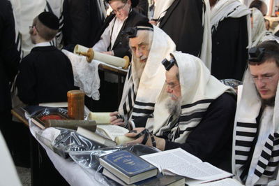 לאחר קריאת המגילה: ברית לנין גדולי ישראל