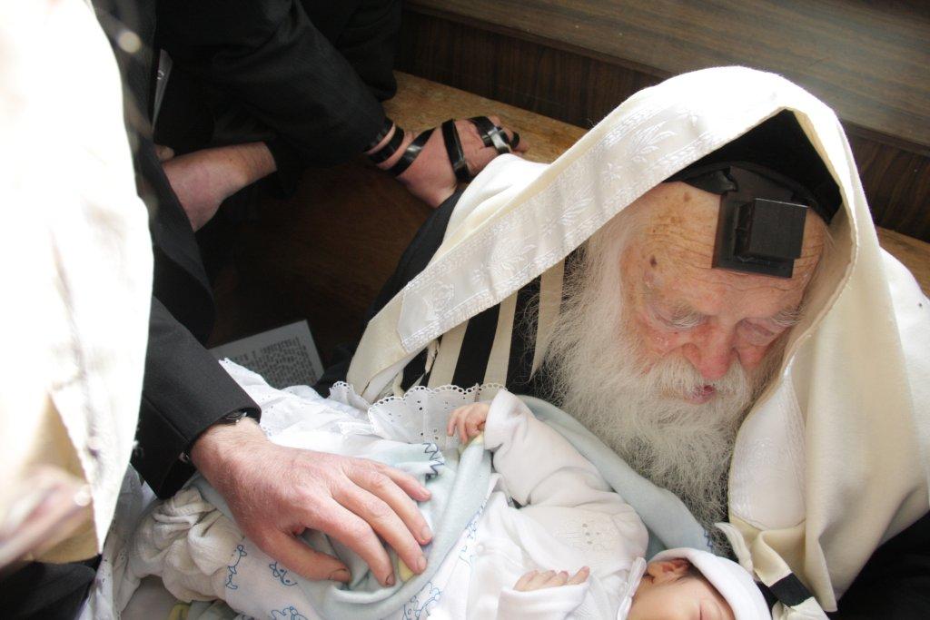 לאחר קריאת המגילה: ברית לנין גדולי ישראל