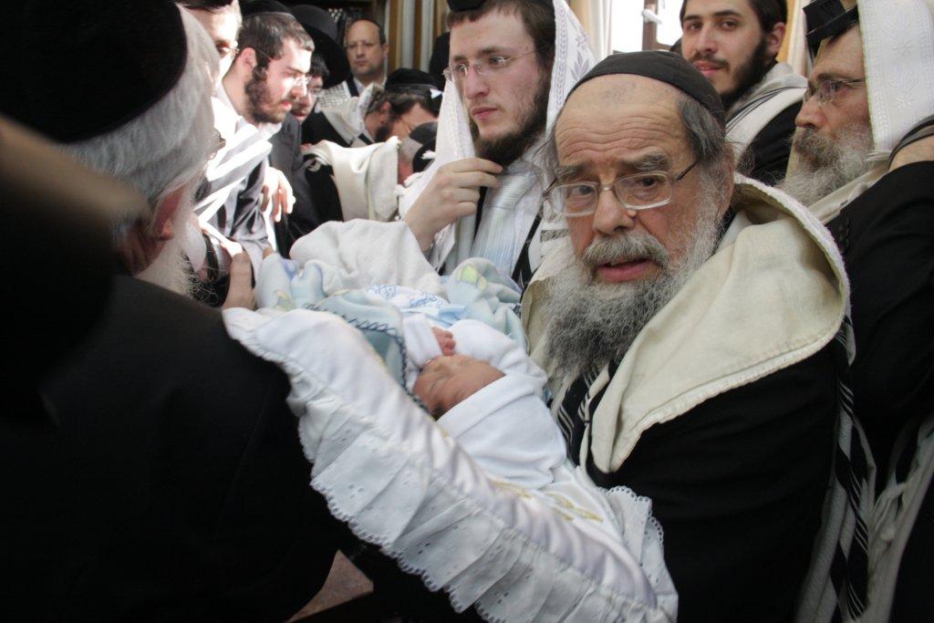 לאחר קריאת המגילה: ברית לנין גדולי ישראל