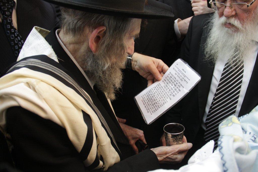 לאחר קריאת המגילה: ברית לנין גדולי ישראל