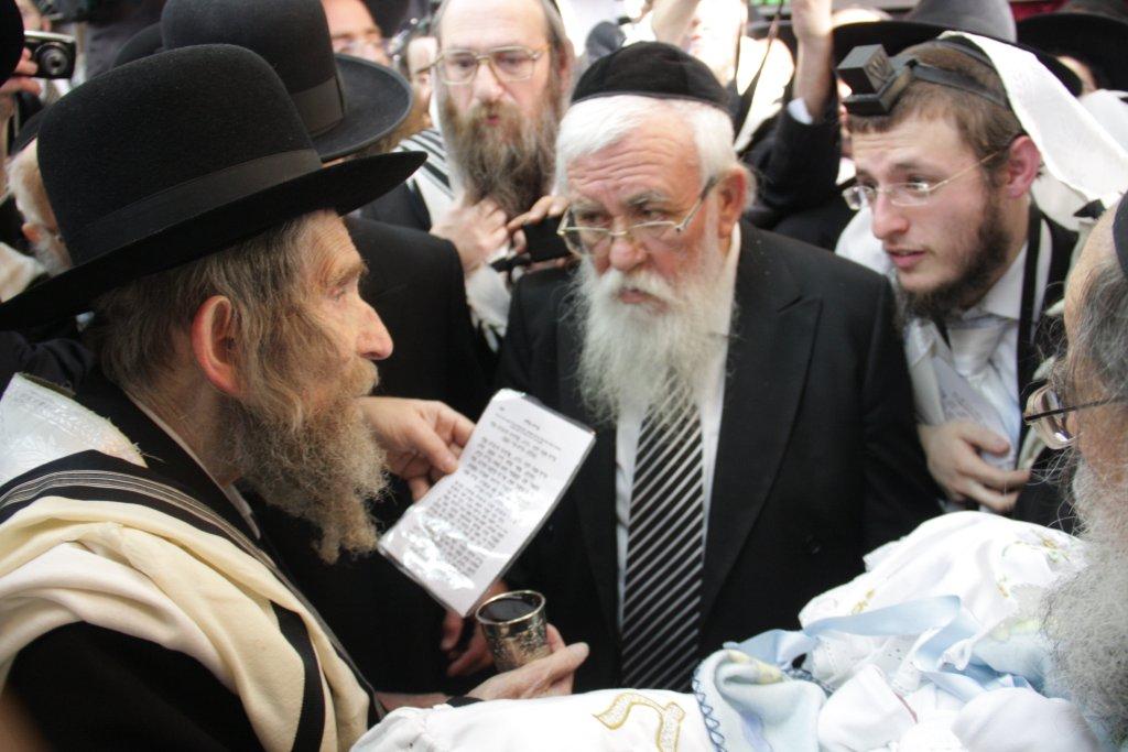 לאחר קריאת המגילה: ברית לנין גדולי ישראל