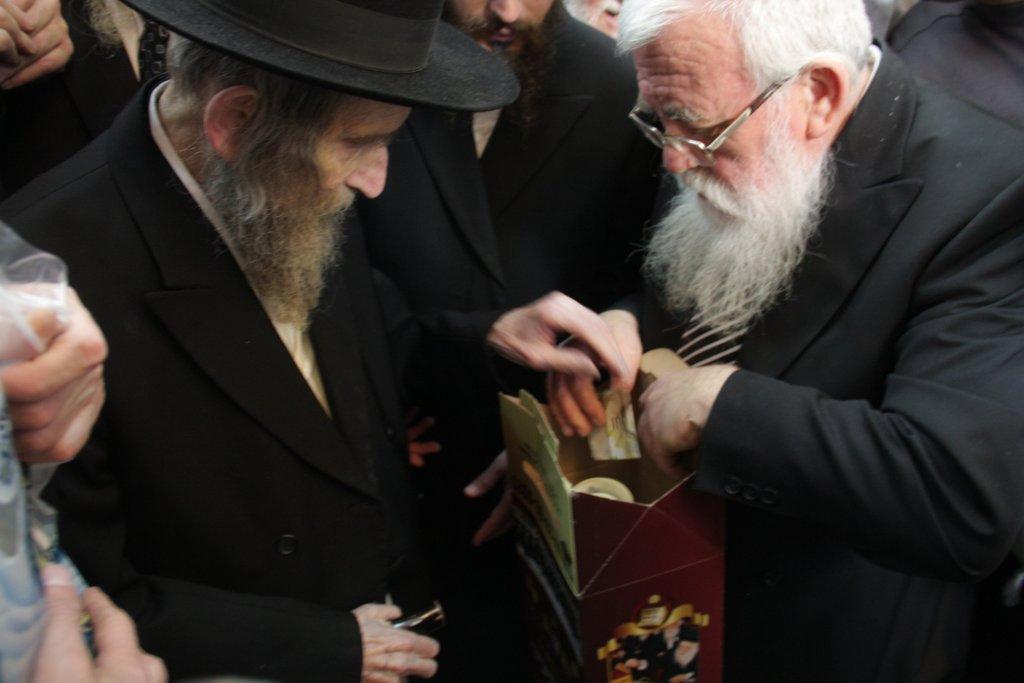 לאחר קריאת המגילה: ברית לנין גדולי ישראל