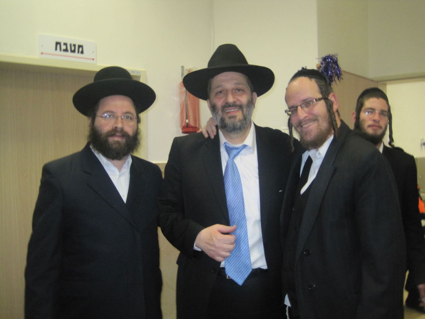 ומי שימח את הילדים המיוחדים? אריה דרעי ואלי ישי