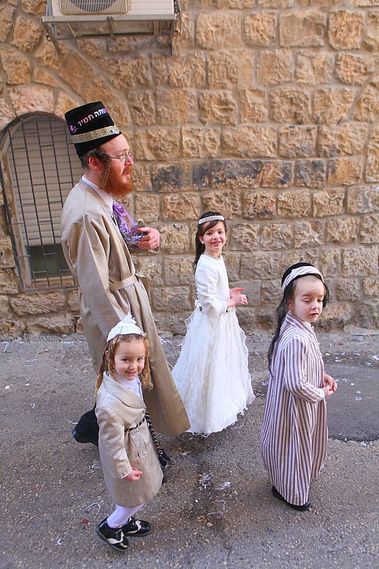 ירושלים שיכורה משמחה: צפו בתיעוד ענק מחגיגות הפורים