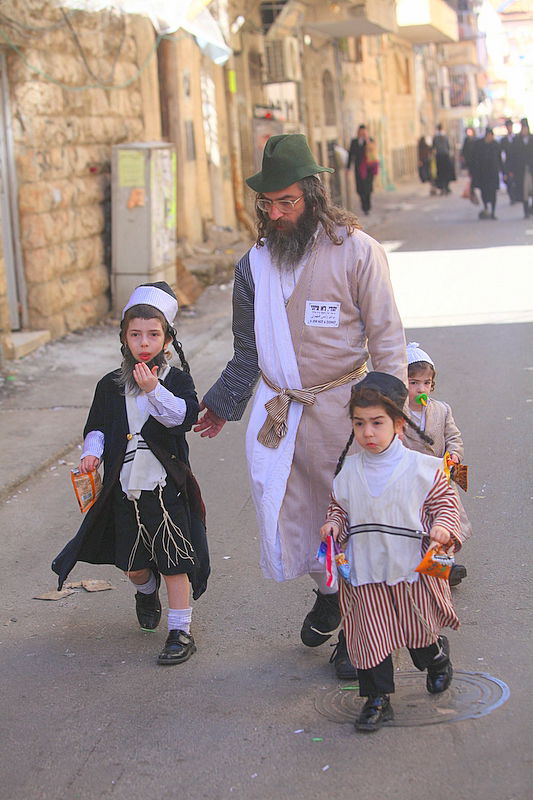 ירושלים שיכורה משמחה: צפו בתיעוד ענק מחגיגות הפורים