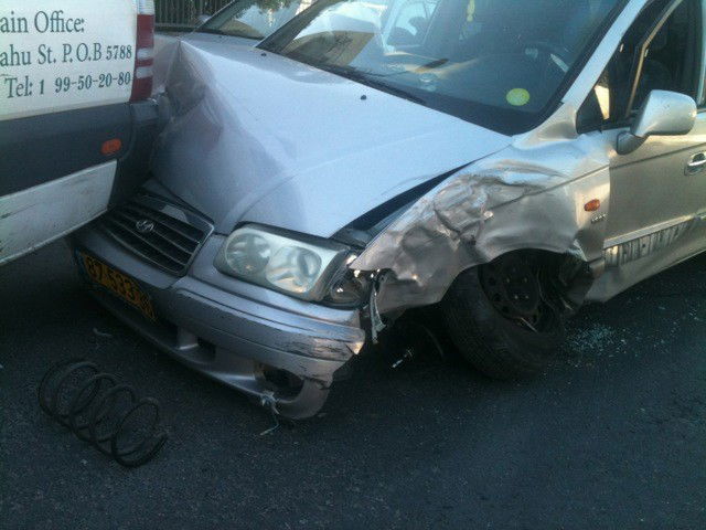 ירושלים: רכב איבד שליטה והתנגש ברכב הסעות