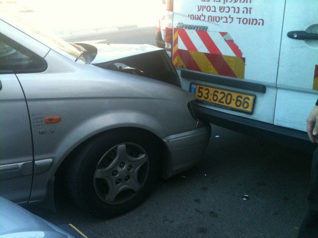 ירושלים: רכב איבד שליטה והתנגש ברכב הסעות