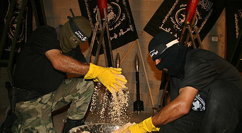 מחבלים מכינים תחמושת